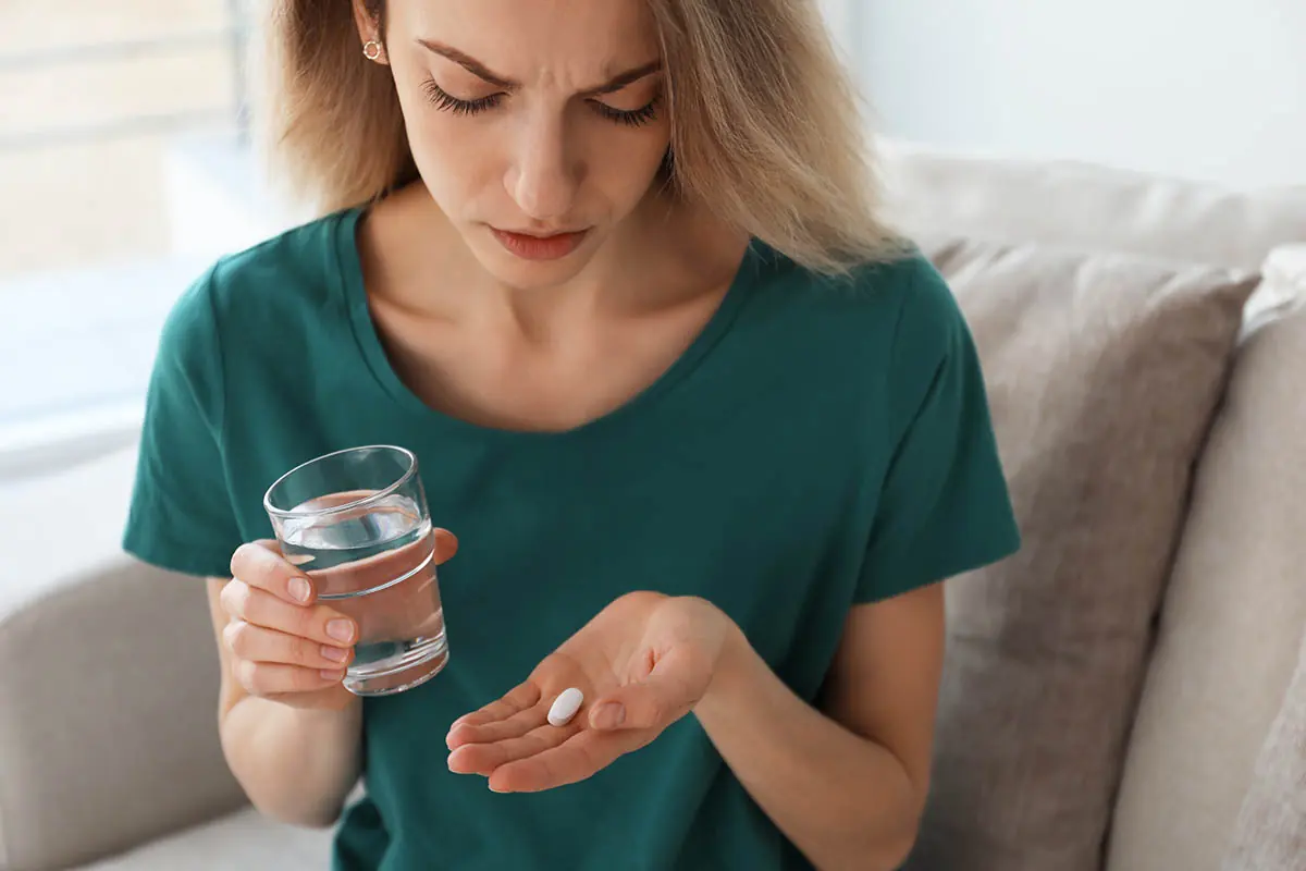 a woman struggles with percocet addiction