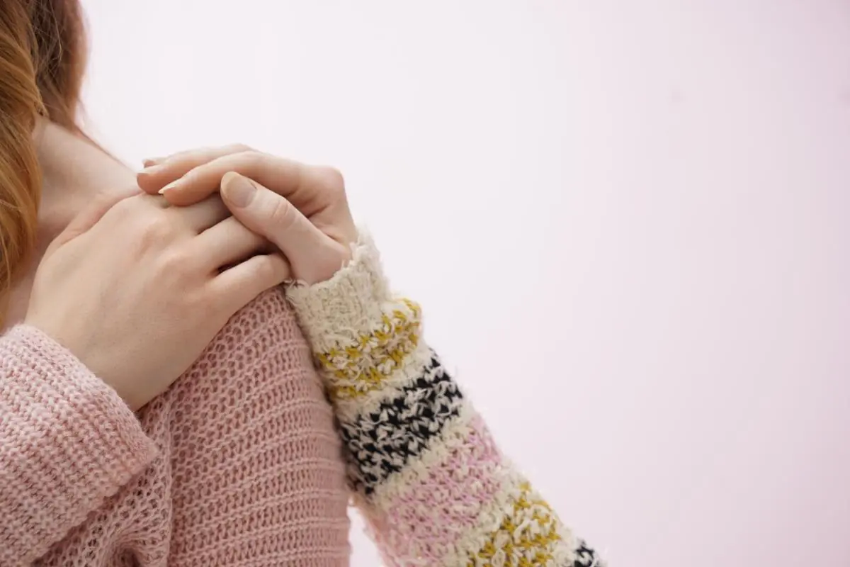 a woman gets support in her mental health treatment