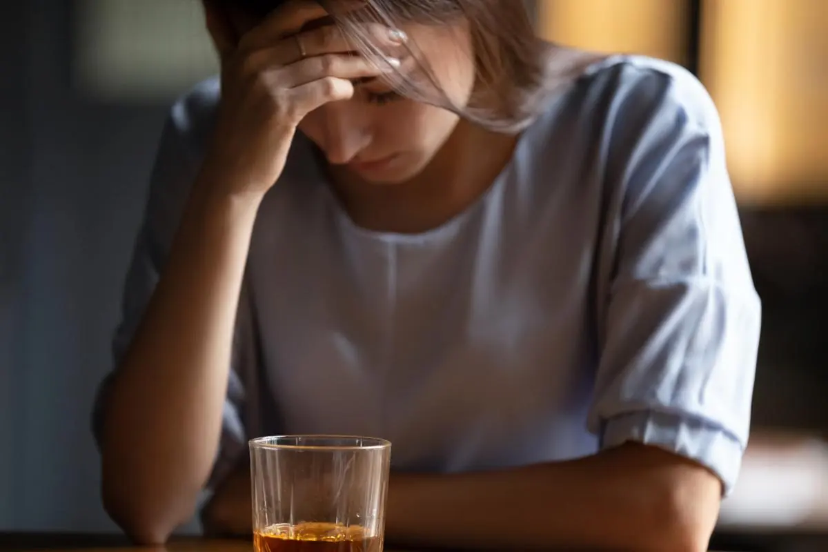 a woman copes with alcohol abuse in the workplace