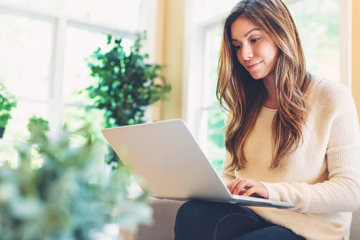 woman researching on laptop for information on choosing the right opioid addiction treatment center