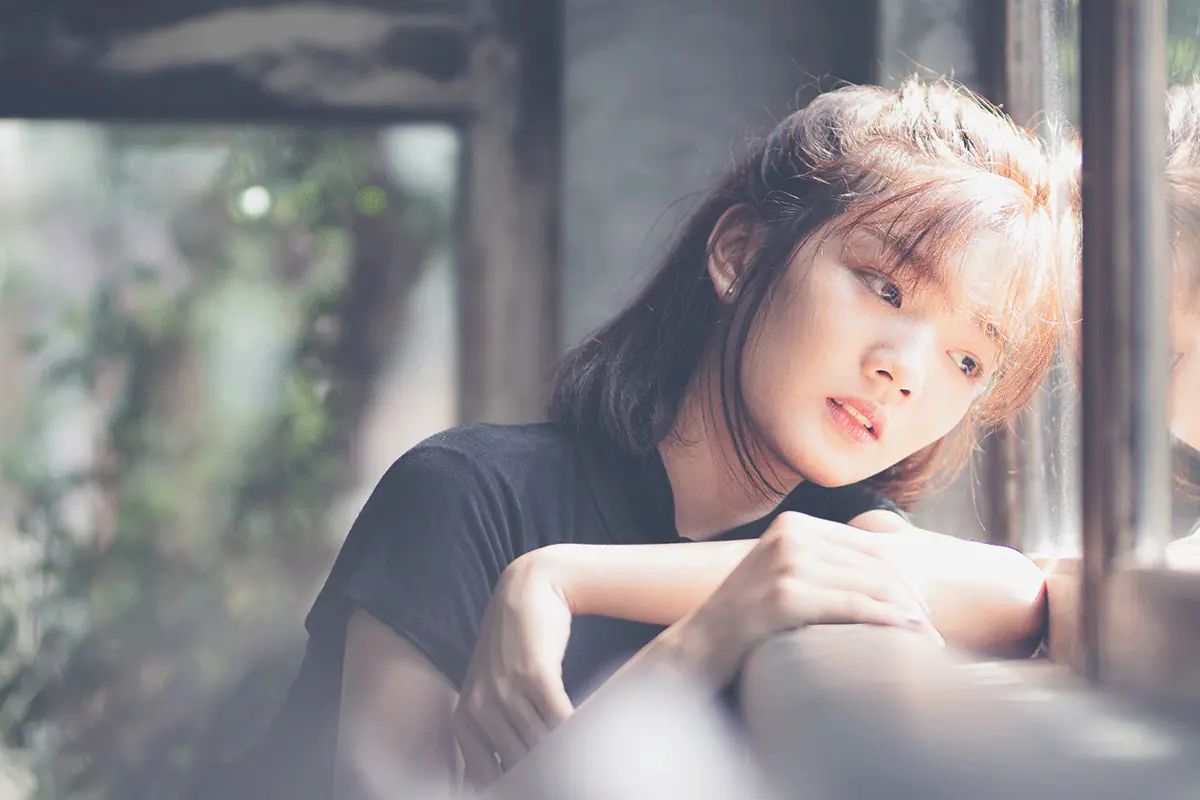 a young woman begins to wonder if she is quietly addicted to painkillers