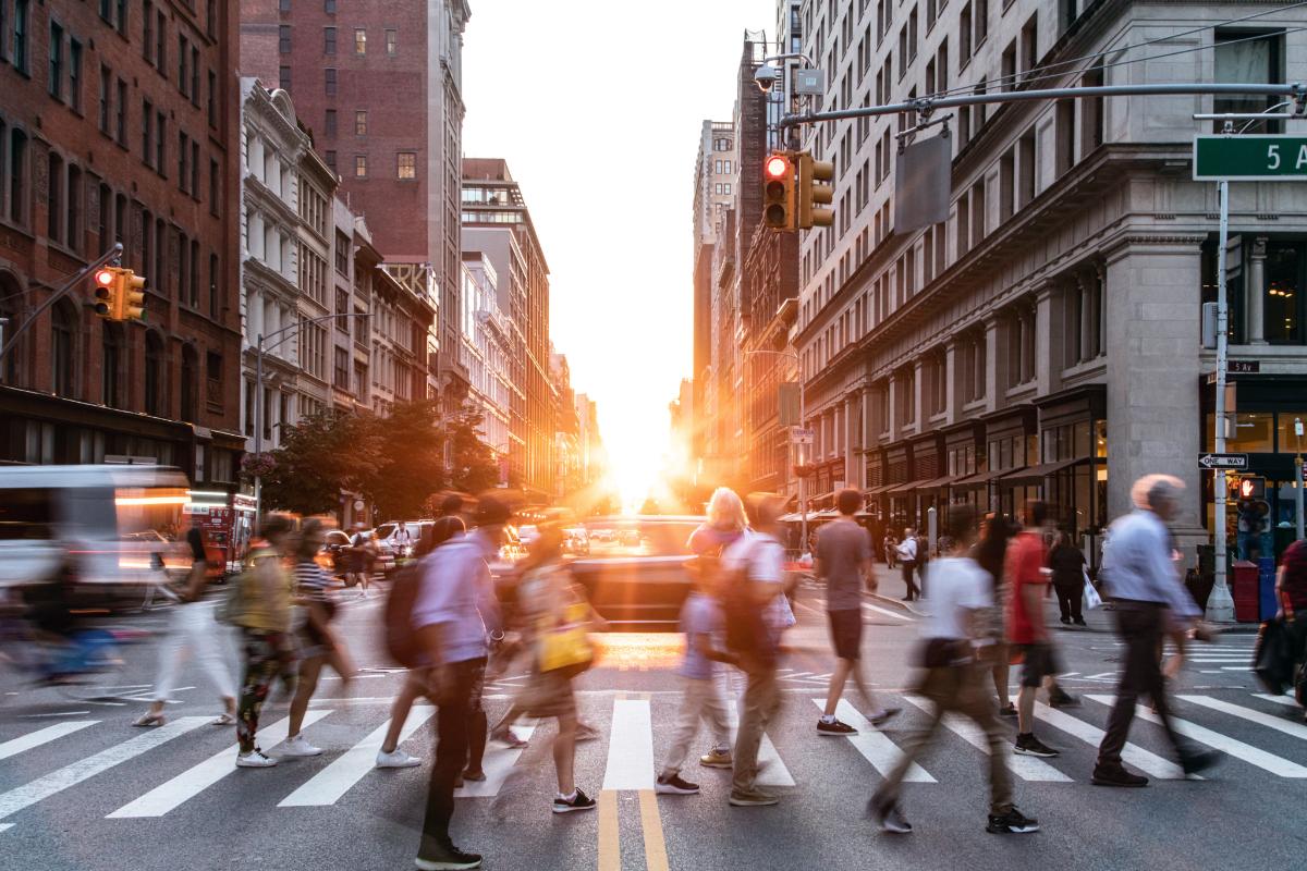 Cocaine – The Killer Comeback of an 80’s Drug image of crowded urban crosswalk at sunset indicating that cocaine is making a comeback among women